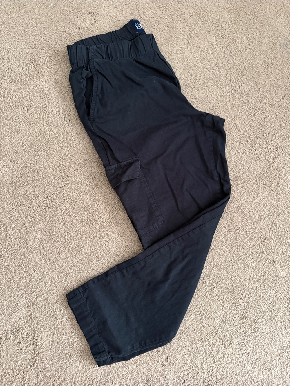 GAP Women’s Black Cargo Pants with Elastic Waist - Large